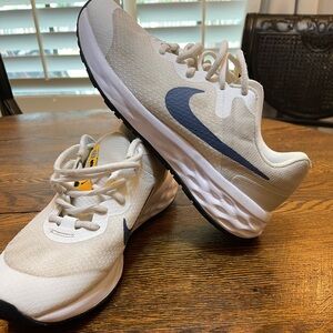 Nike boy’s shoes size 6Y